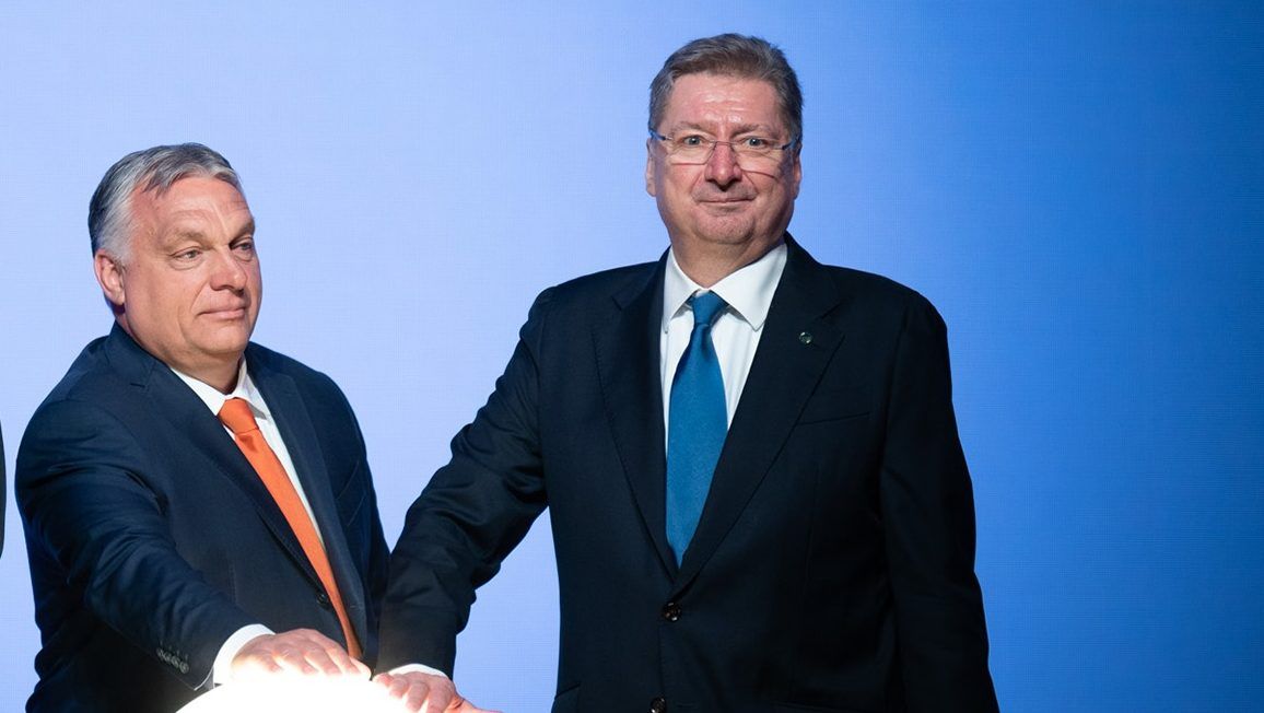 Két kézzel szórta Rogánék kedvenc médiacégeinek a százmilliókat a Parragh-féle iparkamara