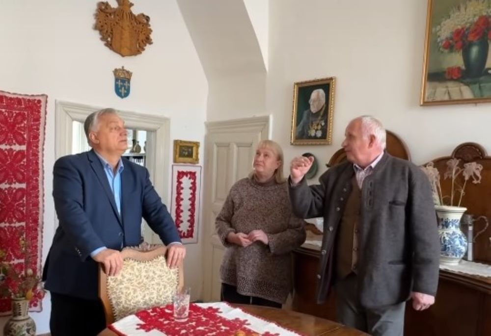 Házas- helyett testvérpárnál reklámozta a támogatást Orbán Viktor, egyikük még a hitelbírálatnál elvérezhet